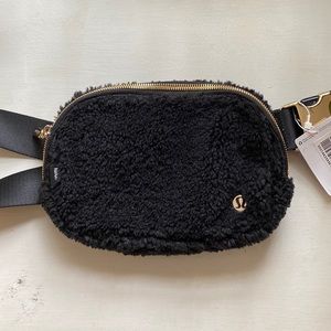 Lulu Lemon Everywhere Belt Bag Fleece